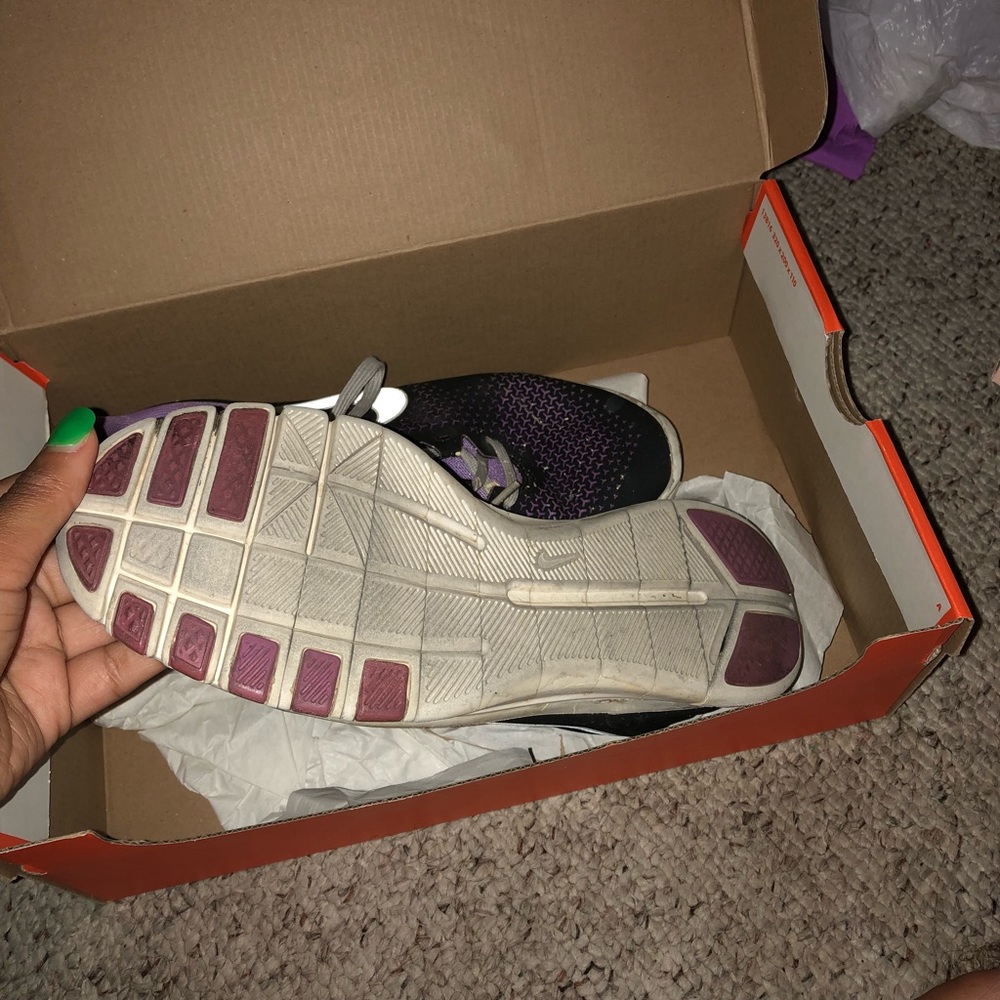 Nike Free Runs - Picture 3 of 3